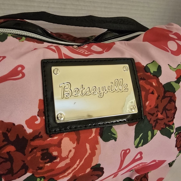 Betseyville Dangerous In Love Pink Hobo  Bag - Picture 5 of 15